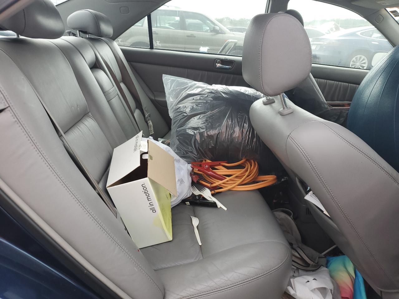 2002 Toyota Camry Le VIN: 4T1BF30K72U536364 Lot: 64980635