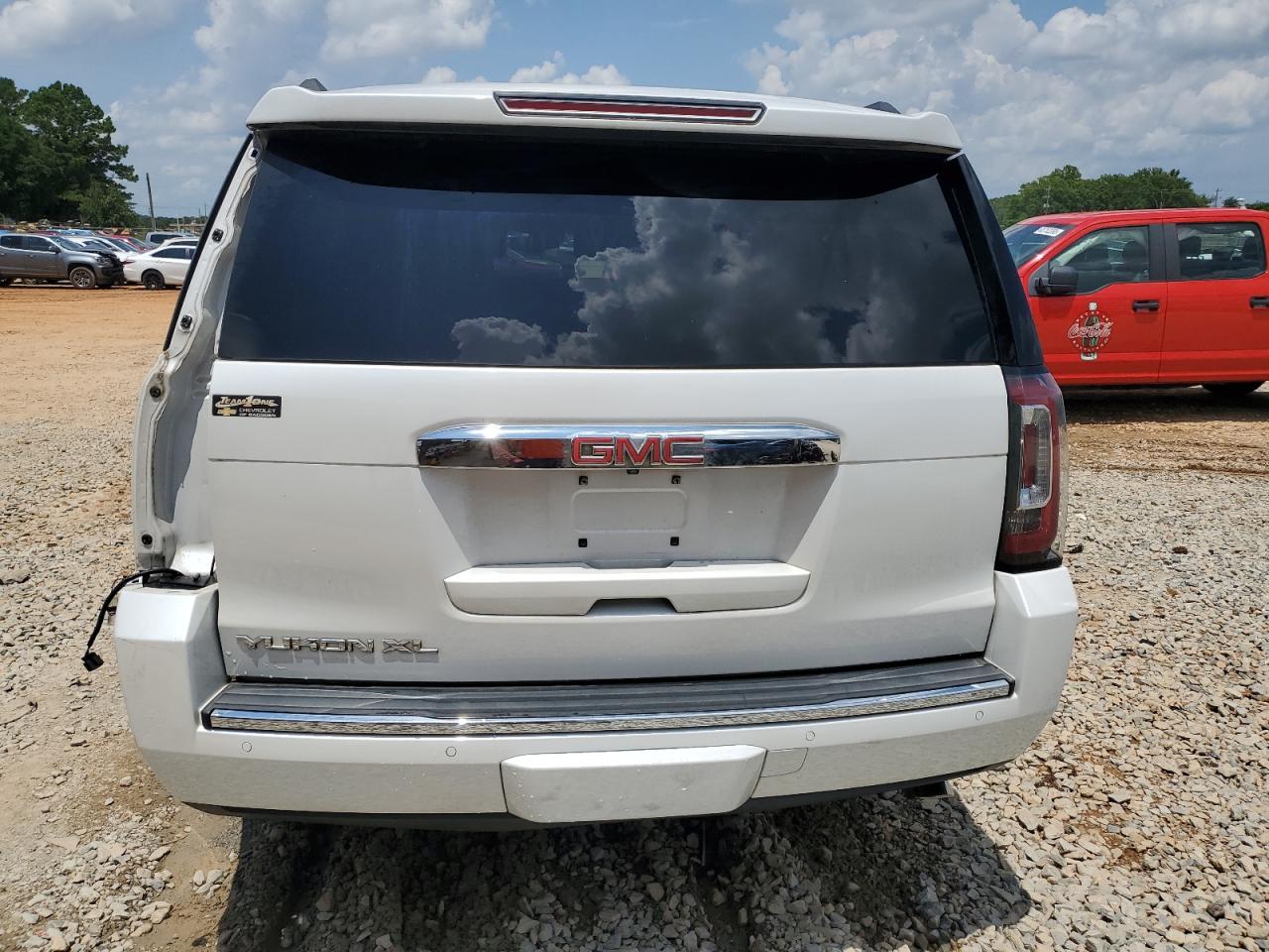2016 GMC Yukon Xl Denali VIN: 1GKS1HKJ7GR210941 Lot: 63454255