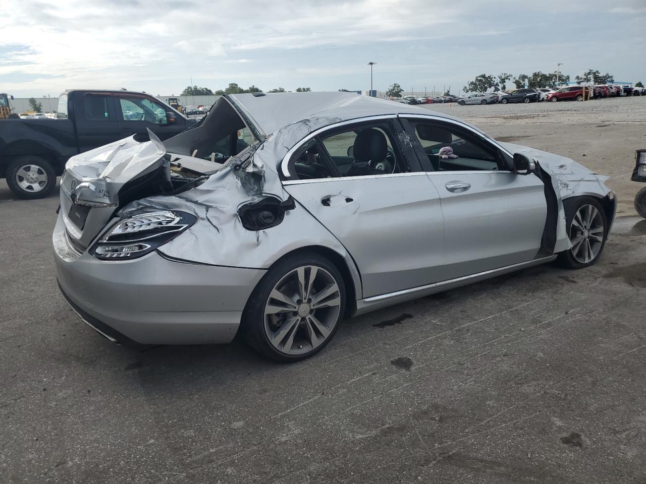 2015 Mercedes-Benz C 300 VIN: 55SWF4JB3FU085439 Lot: 63337265