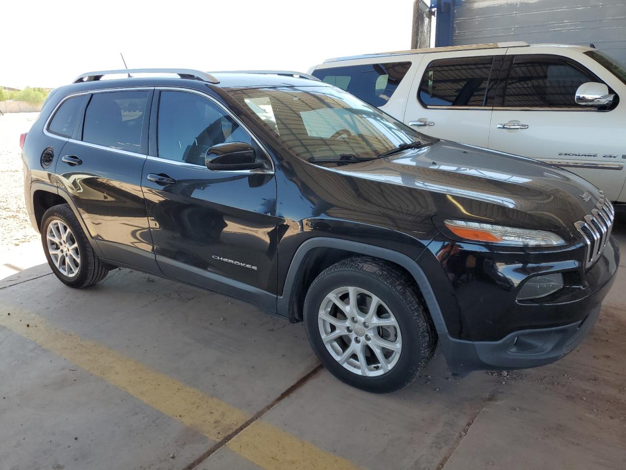 2017 Jeep Cherokee Latitude VIN: 1C4PJLCB4HW667477 Lot: 63696815