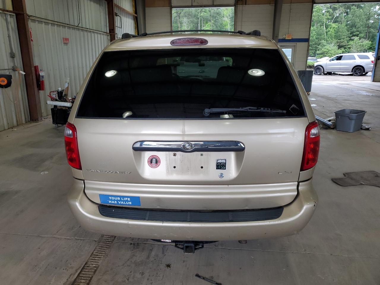 2001 Chrysler Town & Country Lxi VIN: 2C8GP54L91R412631 Lot: 63570245