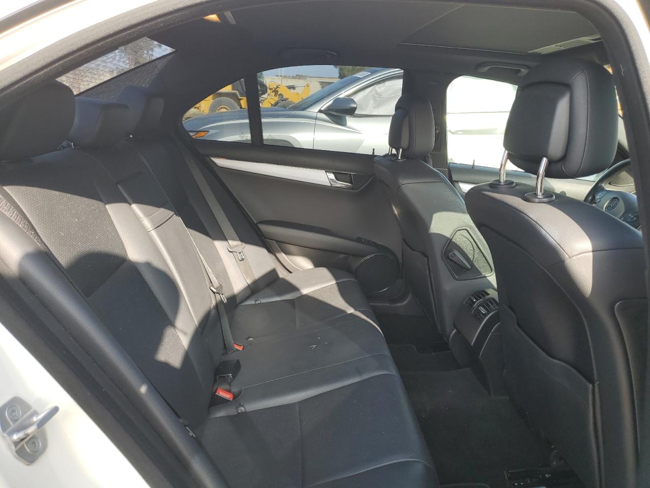 2011 Mercedes-Benz C 300 VIN: WDDGF5EBXBA525123 Lot: 63349885