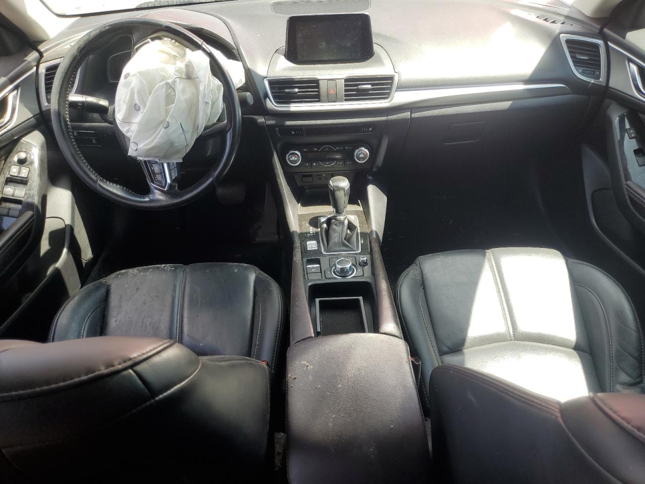 2018 Mazda 3 Touring VIN: 3MZBN1V39JM261075 Lot: 64262895