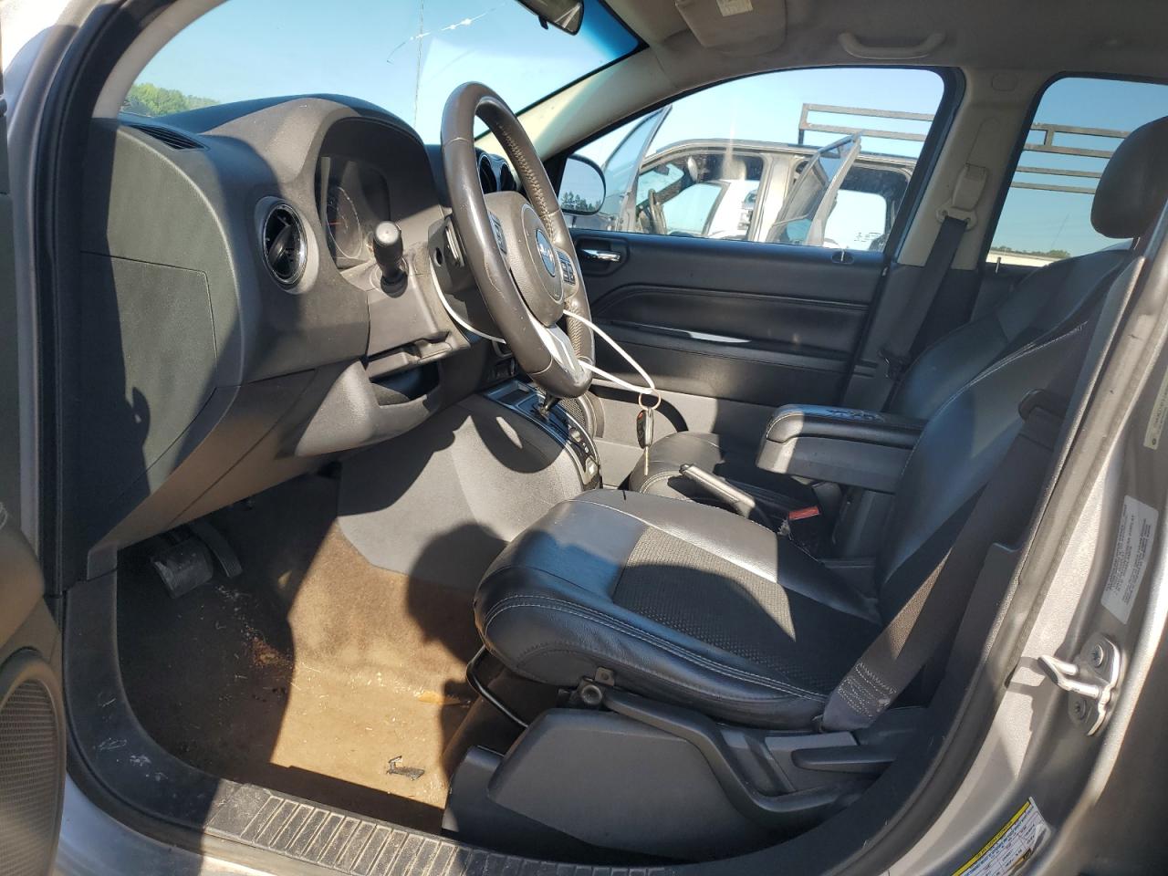 2015 Jeep Compass Latitude VIN: 1C4NJCEB8FD240834 Lot: 63945175