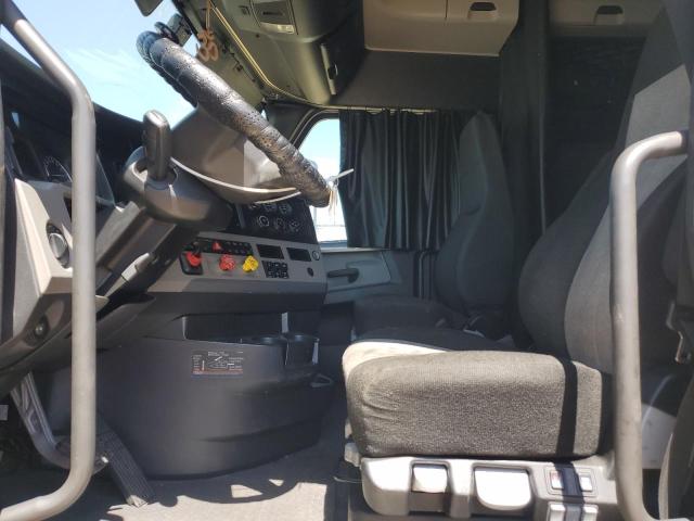 2020 FREIGHTLINER CASCADIA 126 SEMI TRUCK