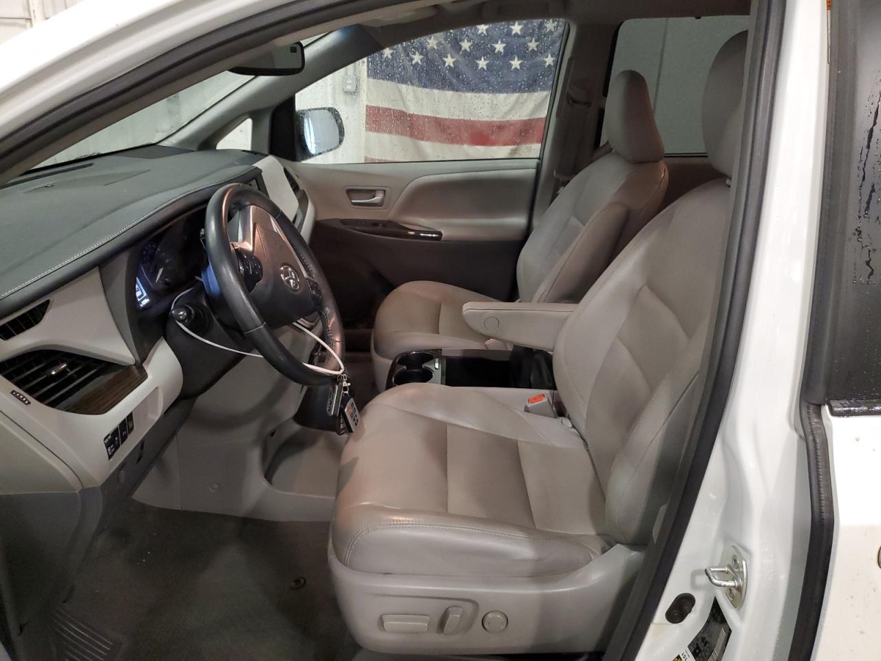 2017 Toyota Sienna Xle VIN: 5TDDZ3DCXHS157900 Lot: 63099015