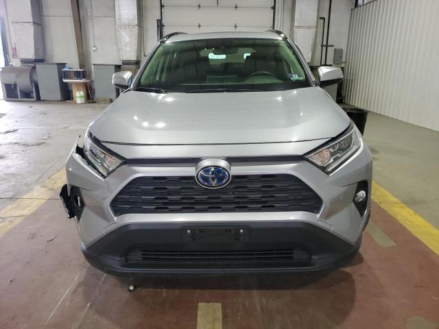  TOYOTA RAV4 2019 Srebrny