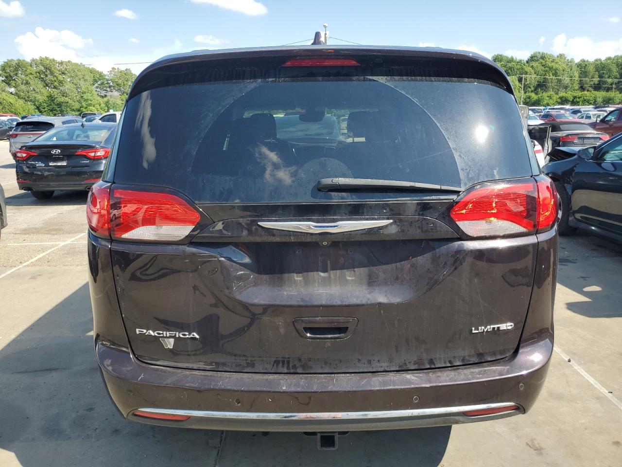 2017 Chrysler Pacifica Limited VIN: 2C4RC1GG1HR627735 Lot: 65239455