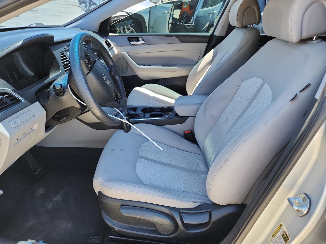 2017 Hyundai Sonata Hybrid VIN: KMHE24L3XHA072158 Lot: 65559015