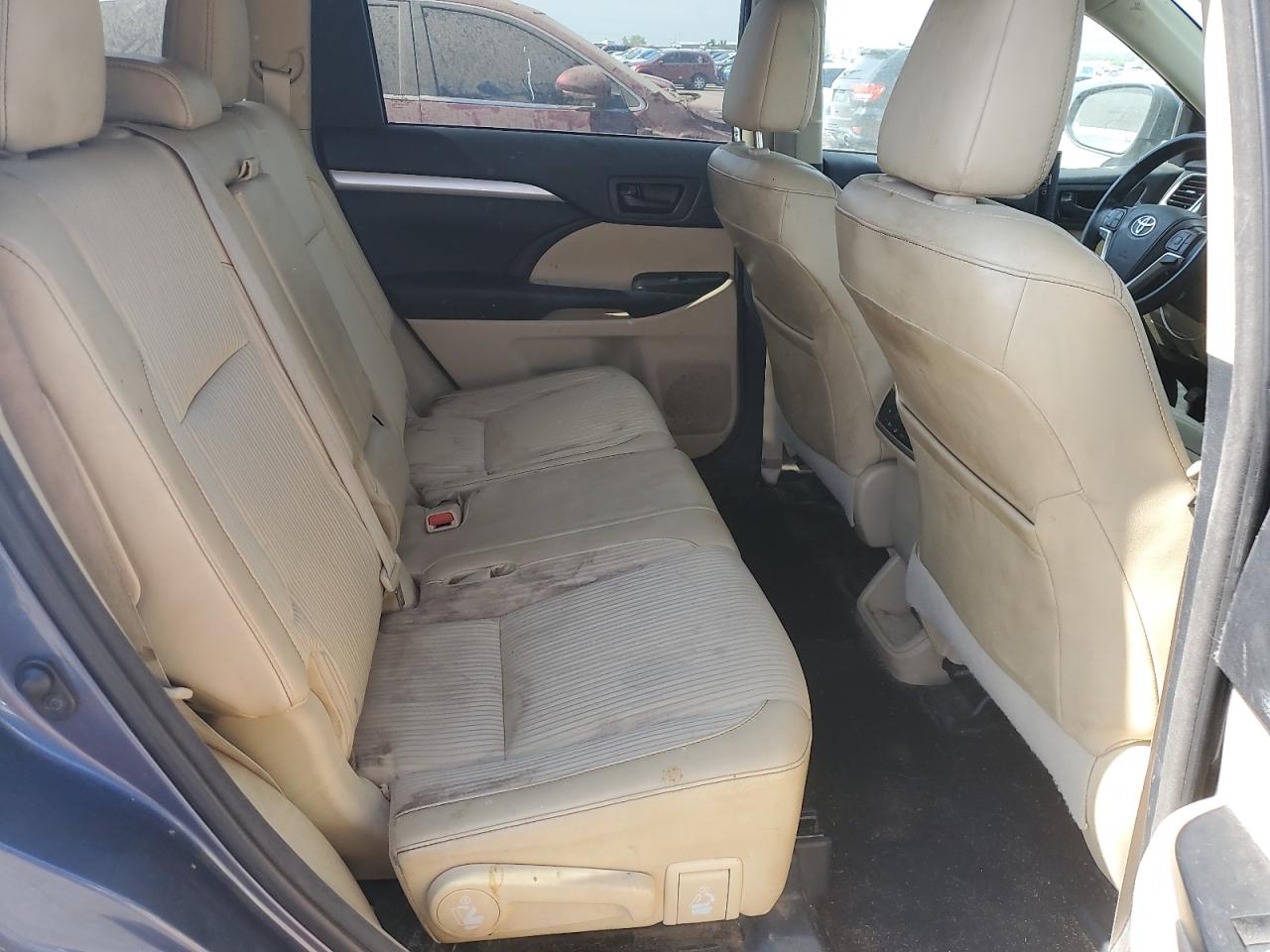 2015 Toyota Highlander Le VIN: 5TDBKRFH2FS131358 Lot: 64650575