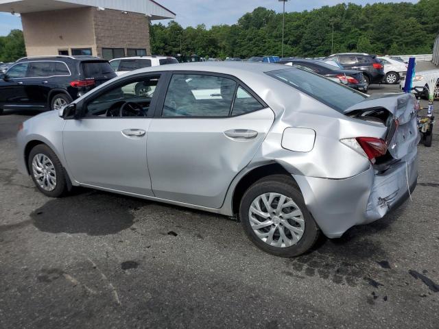 Sedans TOYOTA COROLLA 2017 Srebrny