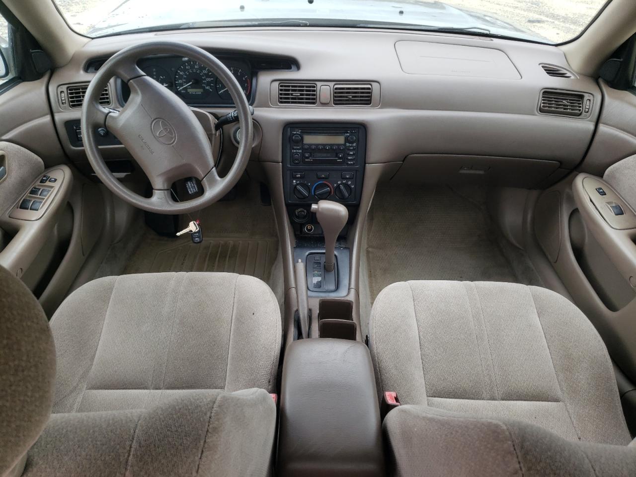 2000 Toyota Camry Le VIN: 4T1BF22K2YU098272 Lot: 64111105