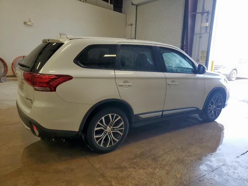  MITSUBISHI OUTLANDER 2017 Biały