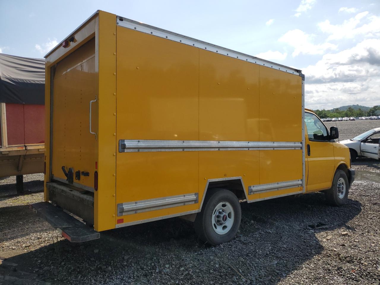 2022 GMC Savana Cutaway G3500 yellow null gas 1GD07RFP5N1161574 photo #4