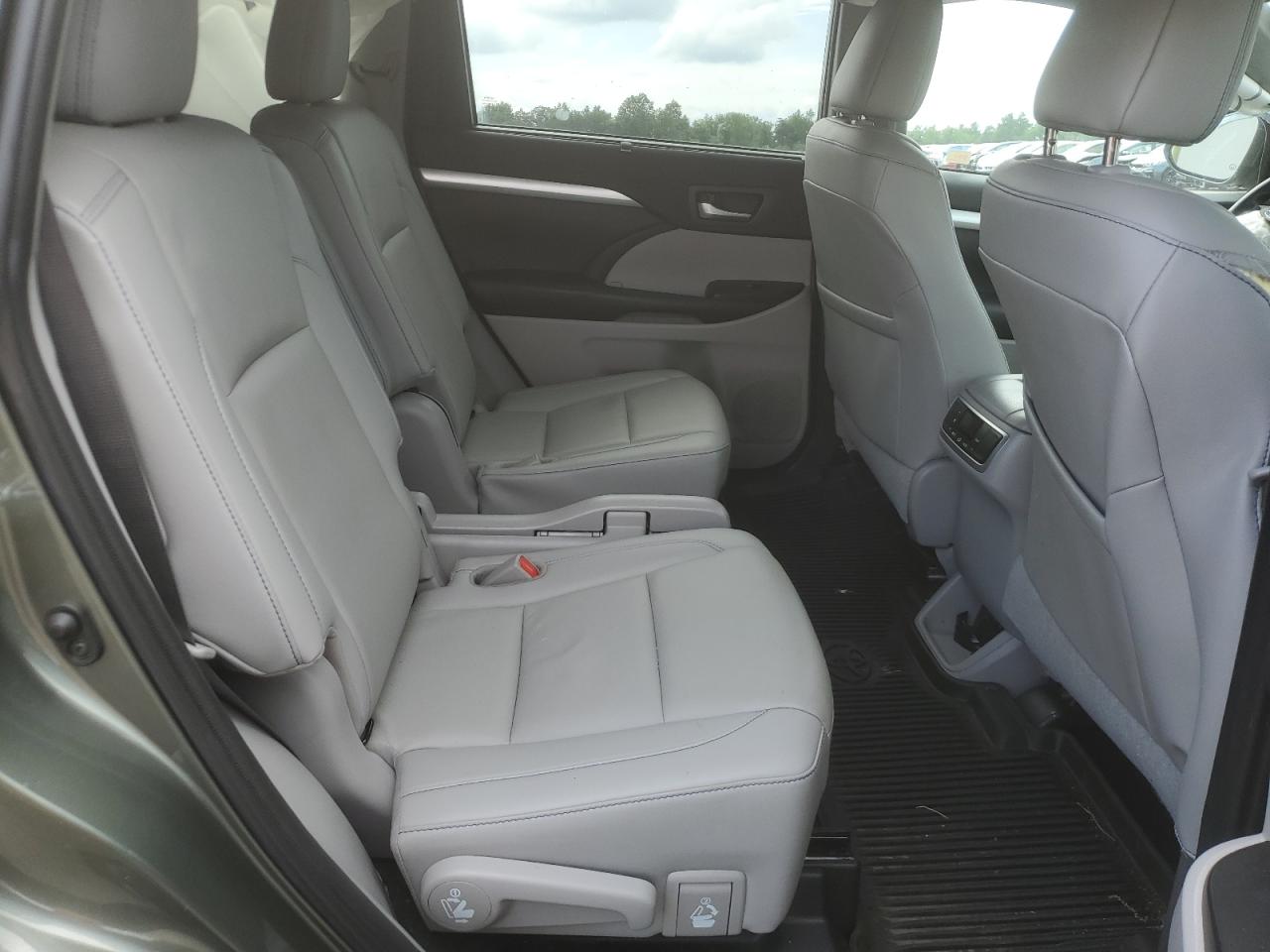 2019 Toyota Highlander Se VIN: 5TDJZRFH7KS955339 Lot: 64365925