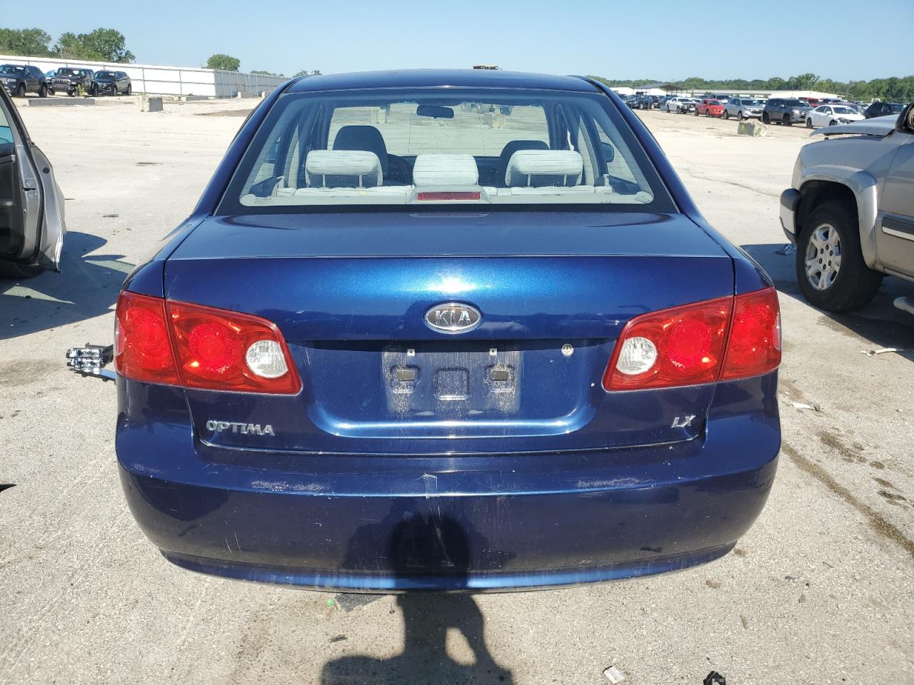 2008 Kia Optima Lx VIN: KNAGE123285168666 Lot: 63096915
