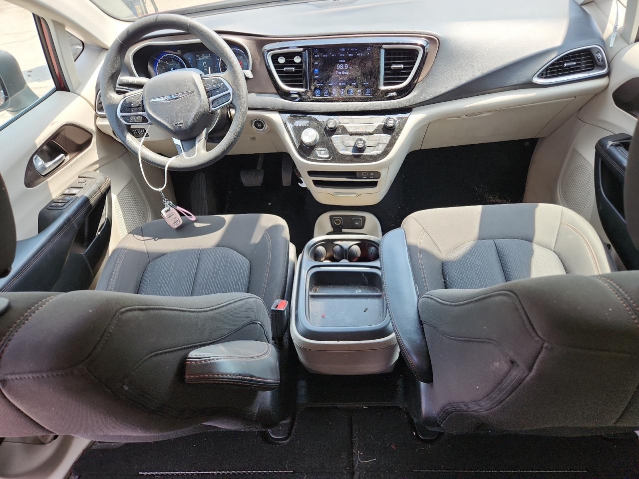 2017 Chrysler Pacifica Touring L VIN: 2C4RC1BG1HR777318 Lot: 66601565