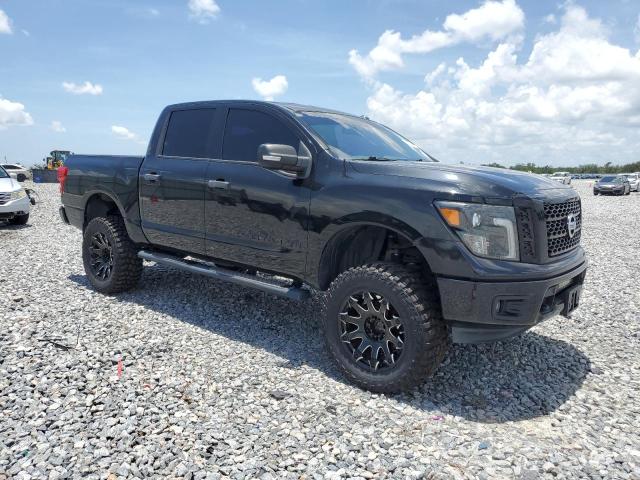  NISSAN TITAN 2018 Czarny