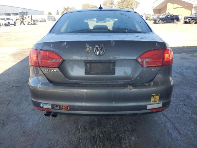 Sedans VOLKSWAGEN JETTA 2014 Szary