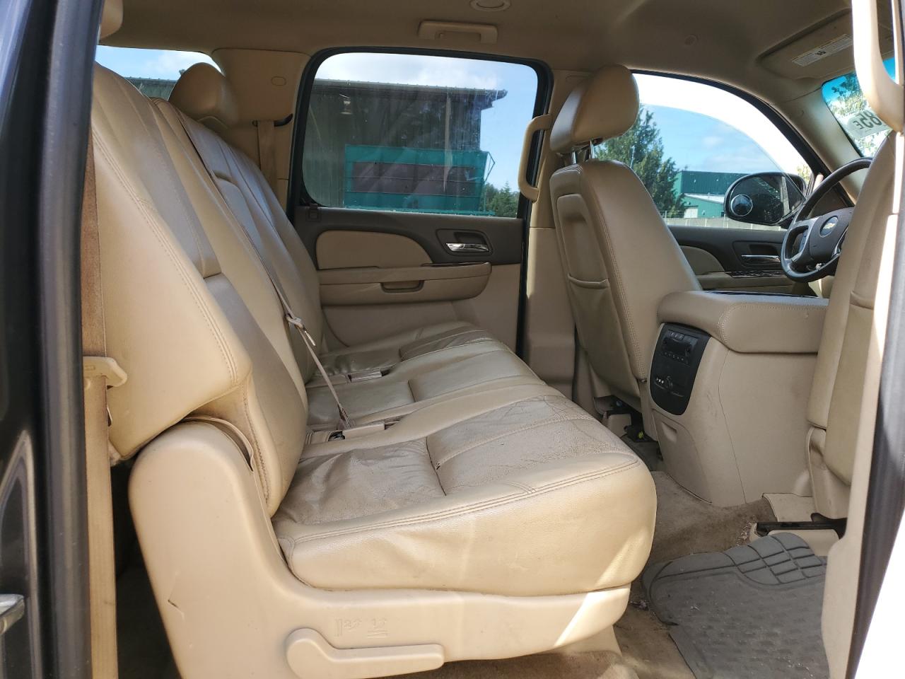 2010 Chevrolet Suburban K1500 Lt VIN: 1GNUKJE38AR133422 Lot: 63240585
