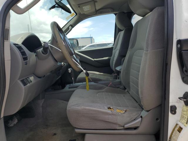 Pickups NISSAN FRONTIER 2013 Biały