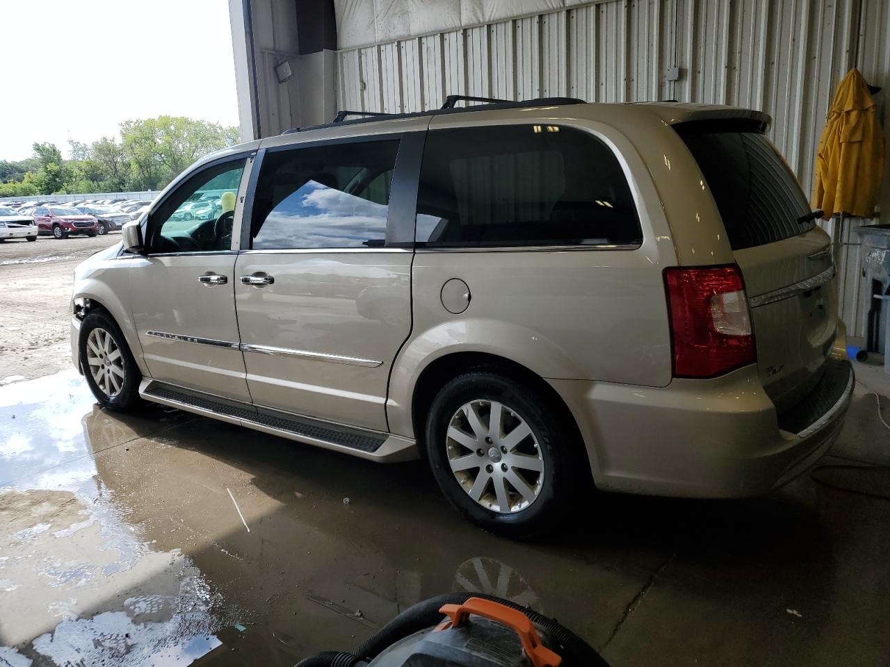 2015 Chrysler Town & Country Touring VIN: 2C4RC1BG7FR596110 Lot: 64843075