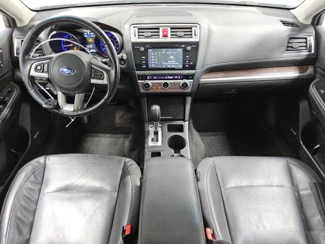  SUBARU OUTBACK 2015 Srebrny