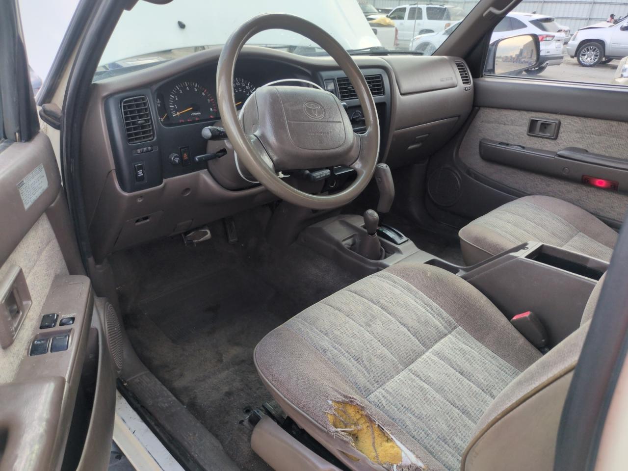 1998 Toyota Tacoma Xtracab VIN: 4TAWN72NXWZ062261 Lot: 62871085