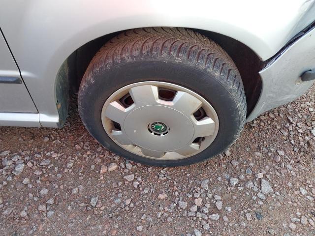 2004 SKODA FABIA COMF