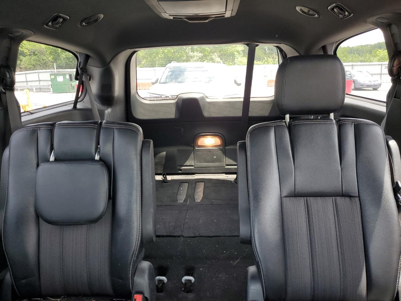 2015 Chrysler Town & Country S VIN: 2C4RC1HG0FR619427 Lot: 65368445