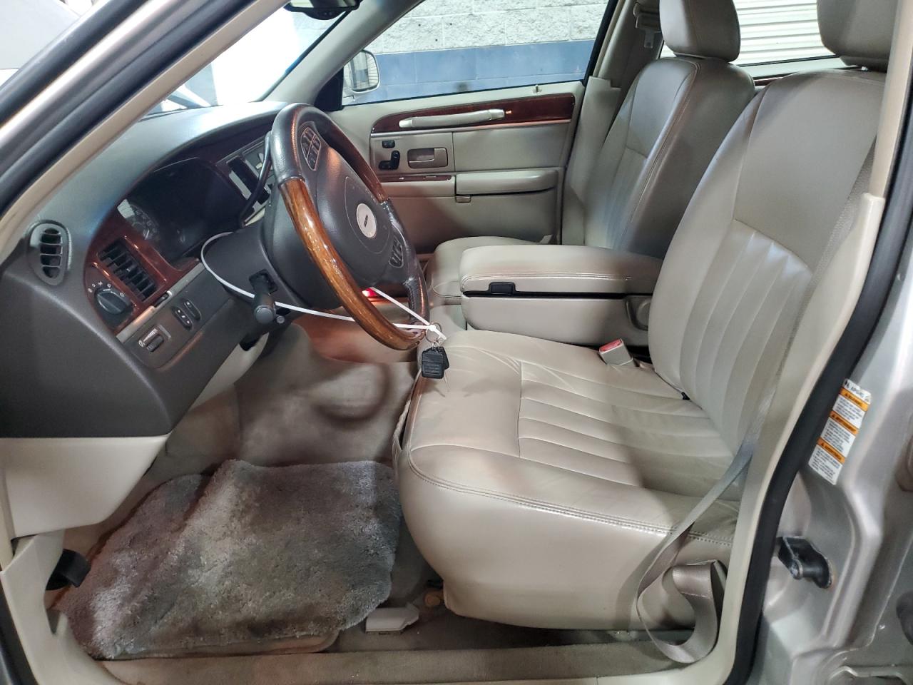 2003 Lincoln Town Car Signature VIN: 1LNHM82W63Y641033 Lot: 63857165