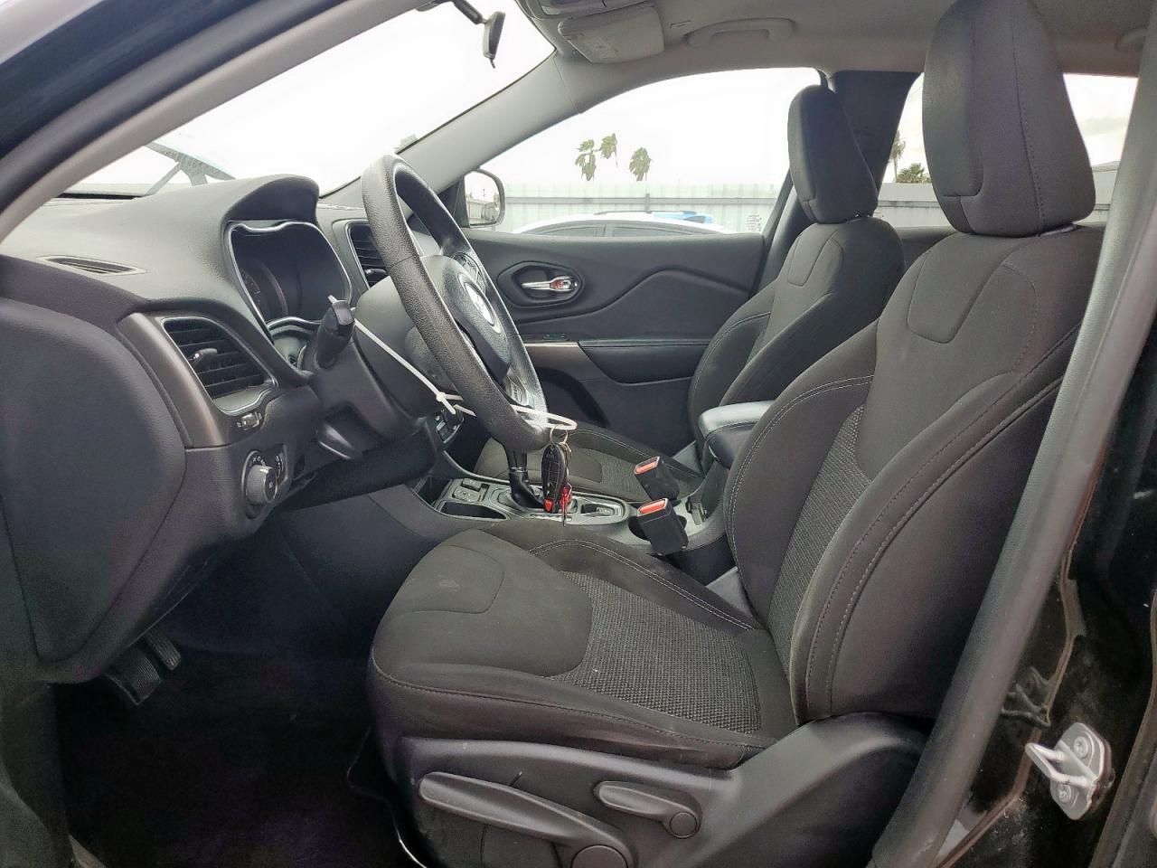 2019 Jeep Cherokee Latitude VIN: 1C4PJLCB6KD264183 Lot: 64871745