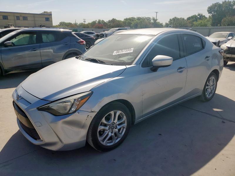  TOYOTA YARIS 2018 Srebrny