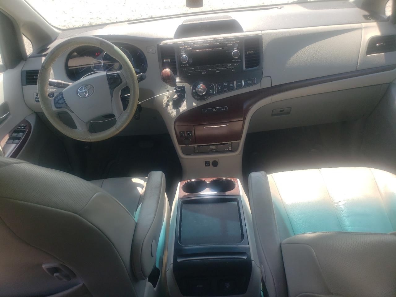 2011 Toyota Sienna Xle VIN: 5TDYK3DC1BS055138 Lot: 63000605