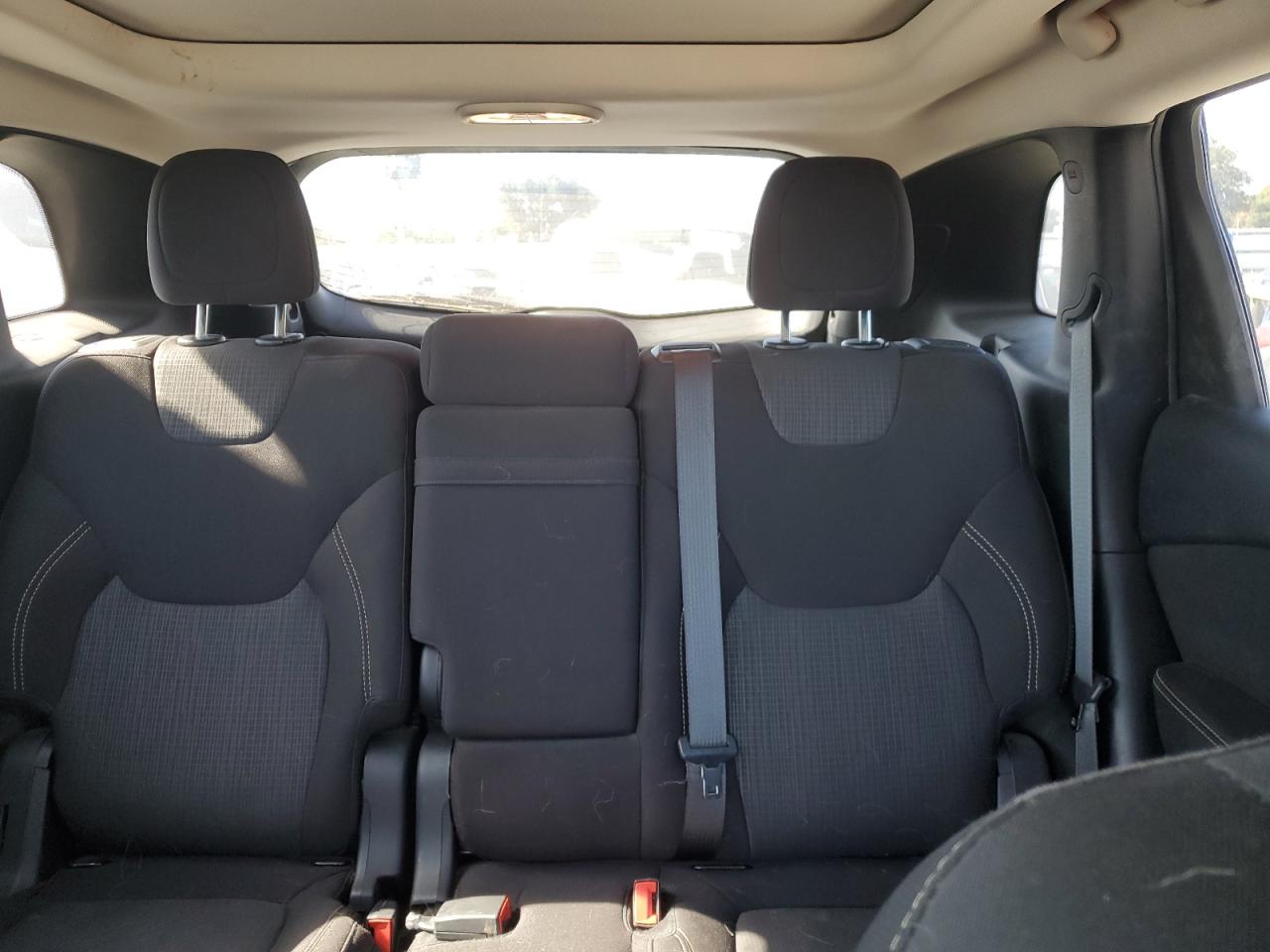 2016 Jeep Cherokee Latitude VIN: 1C4PJLCB3GW304456 Lot: 63316415