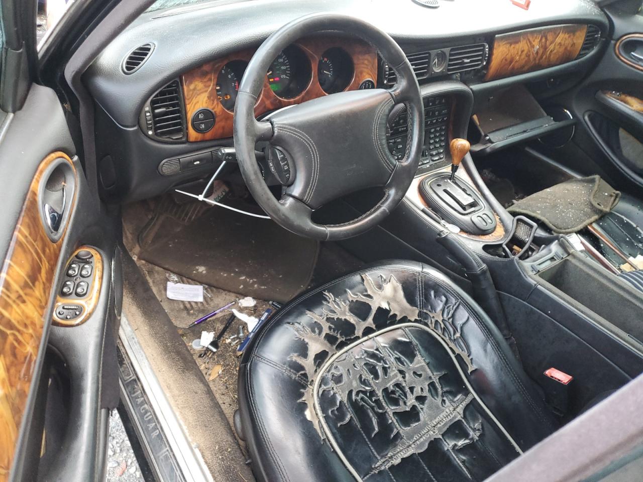 2000 Jaguar Xj8 VIN: SAJDA14C1YLF03320 Lot: 65401035