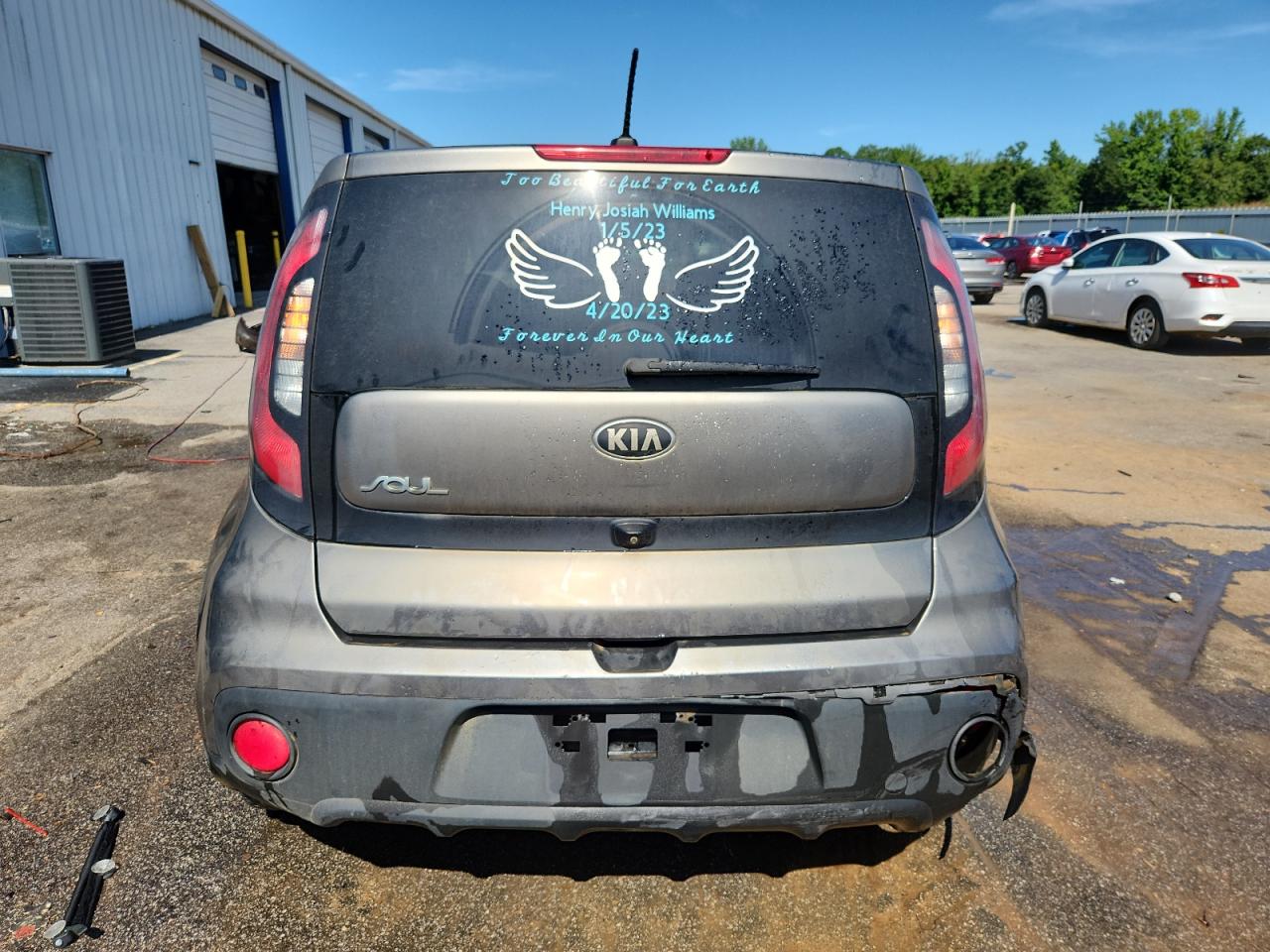 2018 Kia Soul VIN: KNDJN2A22J7623761 Lot: 64279875