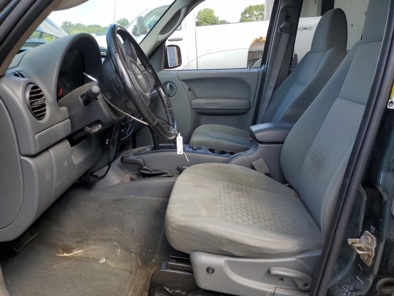 2005 Jeep Liberty Sport VIN: 1J4GL48K95W717157 Lot: 65374295