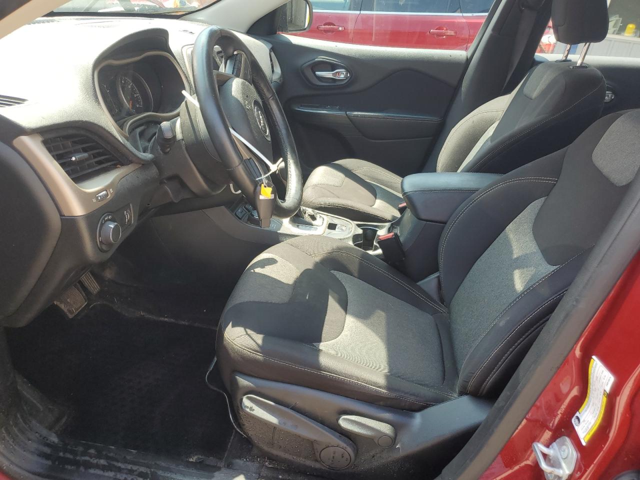 2015 Jeep Cherokee Sport VIN: 1C4PJMAB2FW615674 Lot: 66302535