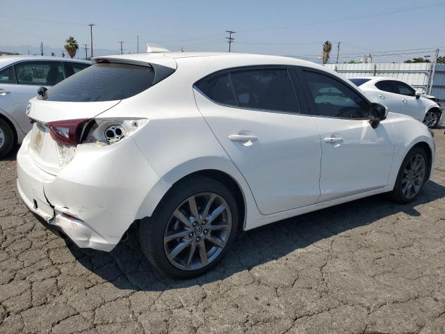  MAZDA 3 2018 Белы