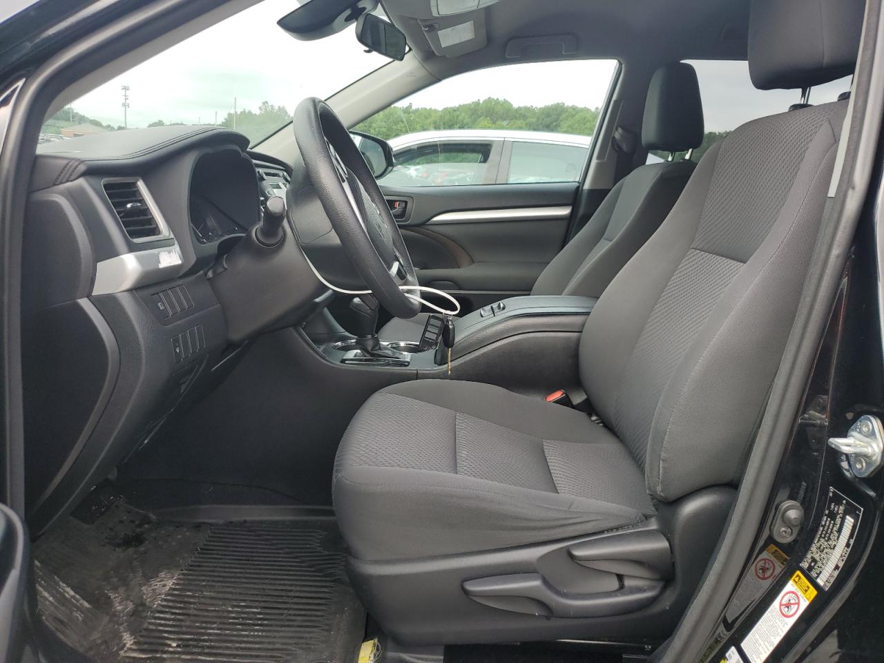 2018 Toyota Highlander Le VIN: 5TDBZRFH2JS906200 Lot: 64166765