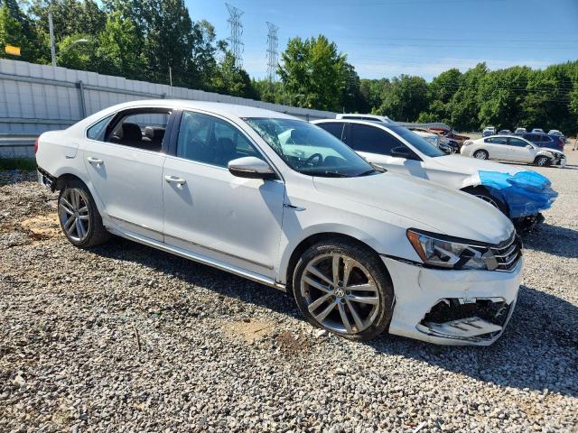  VOLKSWAGEN PASSAT 2017 White