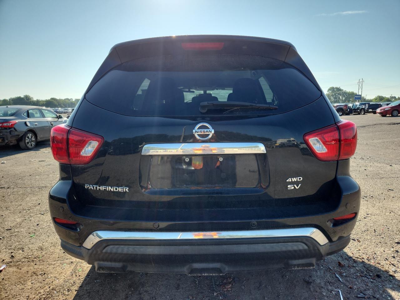 2018 Nissan Pathfinder S VIN: 5N1DR2MM8JC604181 Lot: 64483245