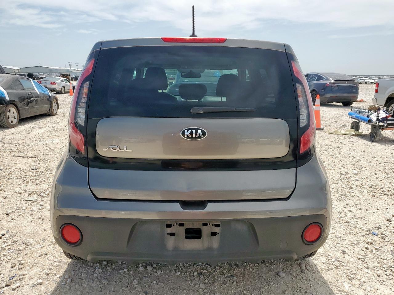 2018 Kia Soul VIN: KNDJN2A25J7568920 Lot: 64692545