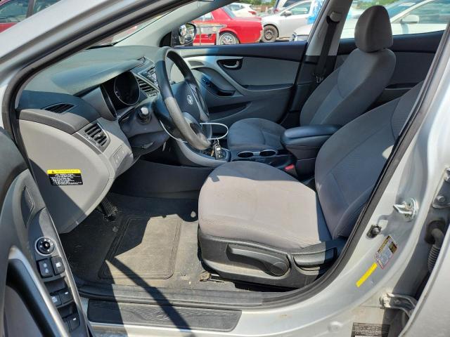 Sedans HYUNDAI ELANTRA 2016 Srebrny