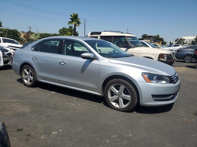  VOLKSWAGEN PASSAT 2012 Srebrny