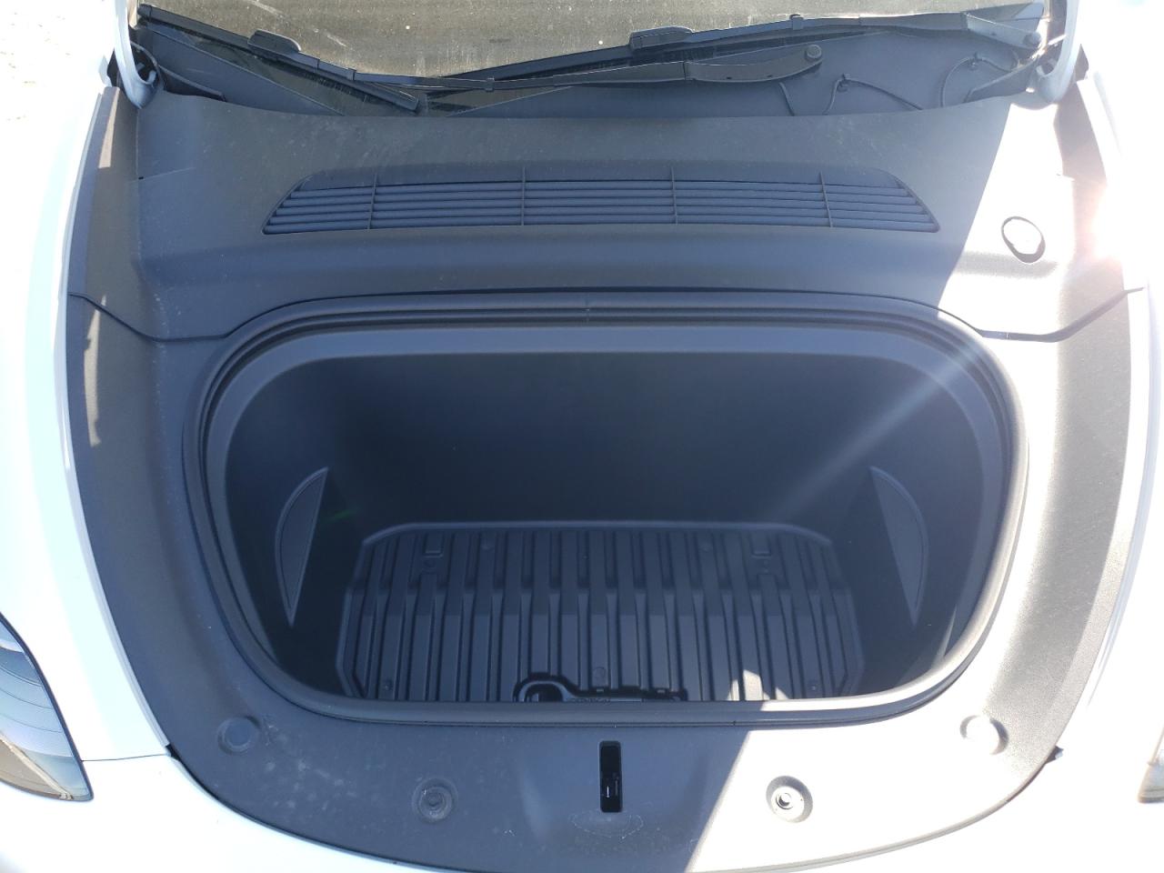 2025 Tesla Model Y VIN: 7SAYGDEE1SF286586 Lot: 62850215