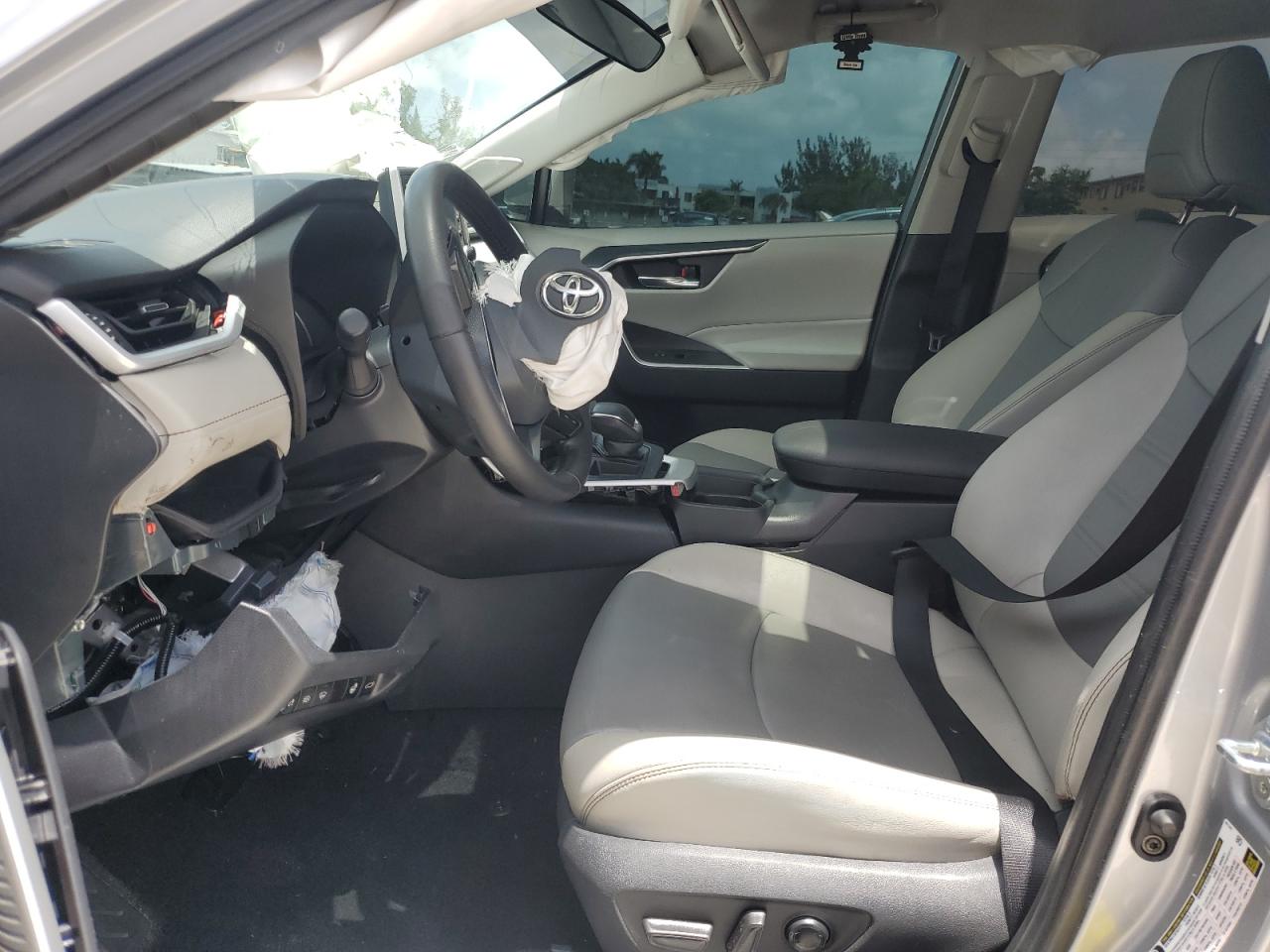 2021 Toyota Rav4 Xle Premium VIN: 2T3C1RFV5MW129998 Lot: 81190205