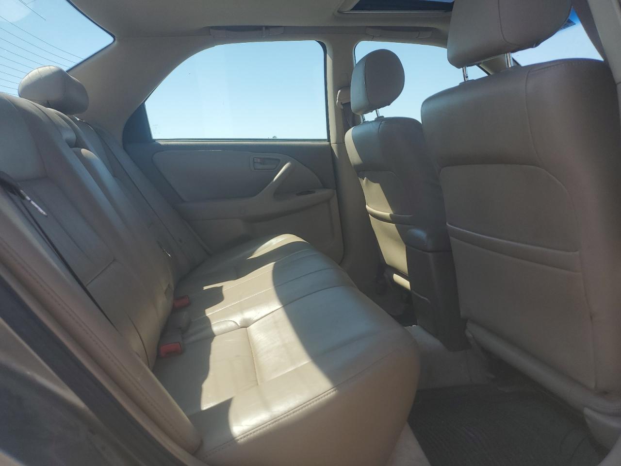 2000 Toyota Camry Le VIN: JT2BF28K1Y0275969 Lot: 65480235