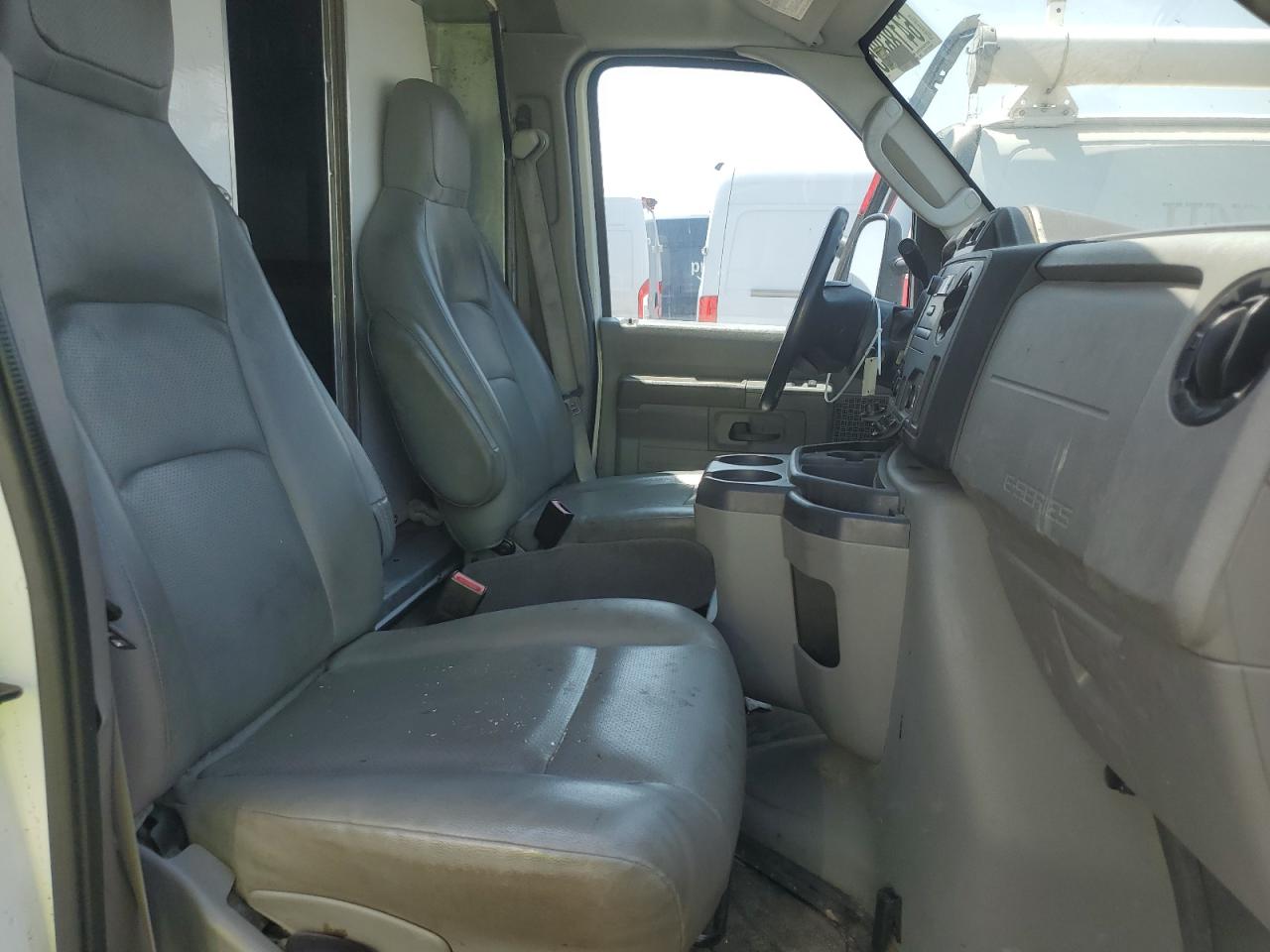 2017 Ford Econoline E350 Super Duty Cutaway Van VIN: 1FDWE3FS1HDC50594 Lot: 64186835